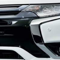 2016 Mitsubishi Outlander PHEV facelift introduced