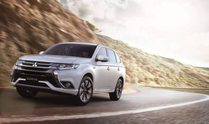 2016 Mitsubishi Outlander PHEV facelift introduced