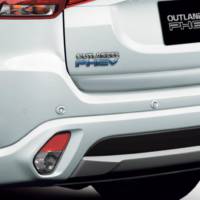 2016 Mitsubishi Outlander PHEV facelift introduced