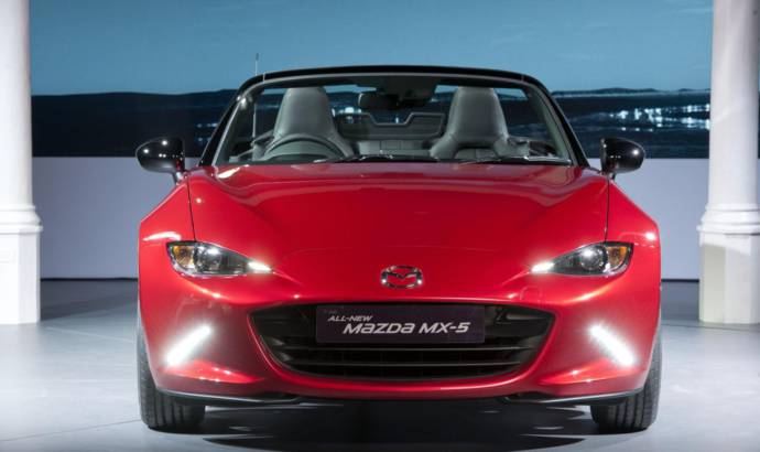 Mazda MX-5 weight distribution demonstrated