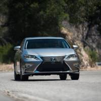 2016 Lexus ES 350 and ES 300h - Official pictures and details