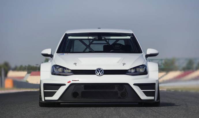 2016 Volkswagen Golf TCR - Official pictures and details