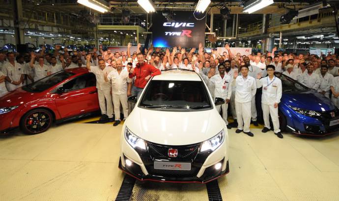 Honda Civic Type R rolls of the line at Swindon plant