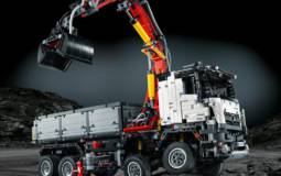 Mercedes-Benz Arocs 3245 by LEGO