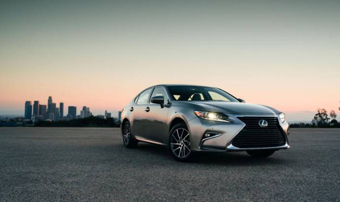 2016 Lexus ES 350 and ES 300h - Official pictures and details