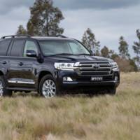 2015 Toyota Land Cruiser facelift - Official pictures and details