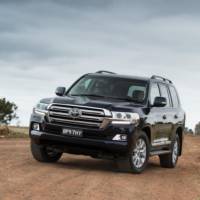 2015 Toyota Land Cruiser facelift - Official pictures and details