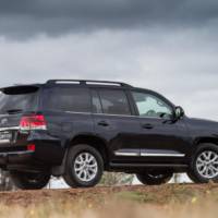 2015 Toyota Land Cruiser facelift - Official pictures and details