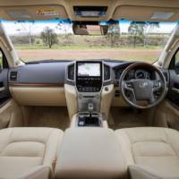 2015 Toyota Land Cruiser facelift - Official pictures and details