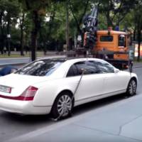 BIG FAIL: Tow truck versus Maybach 62S