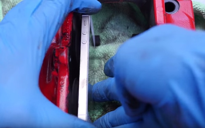 These guys are using iPhones as brake pads for Porsche 911