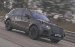 The 2016 Bentley Bentayga can do 301 km/h in the latest video