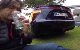 Automotive journalist drinks water from Toyota Mirai exhaust - Video