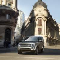 These are the new Land Rover Discovery Landmark and Graphite editions