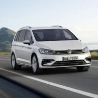 Volkswagen Touran R-Line package introduced