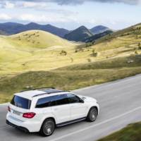 2017 Mercedes-Benz GLS - Official pictures and details