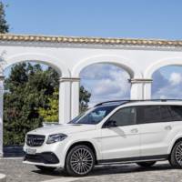 2017 Mercedes-Benz GLS - Official pictures and details