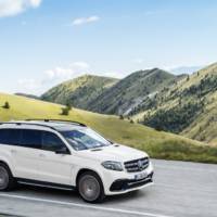 2017 Mercedes-Benz GLS - Official pictures and details