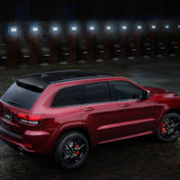 Jeep Wrangler Backcountry and Grand Cherokee SRT Night - Official pictures and details