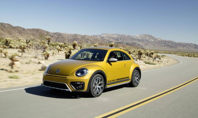Volkswagen Beetle Dune Coupe and Cabrio unveiled