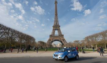 Hyundai ix35 Fuel Cell offered as a taxi in Paris