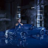 Mercedes-Benz SL covered in latex for fashion