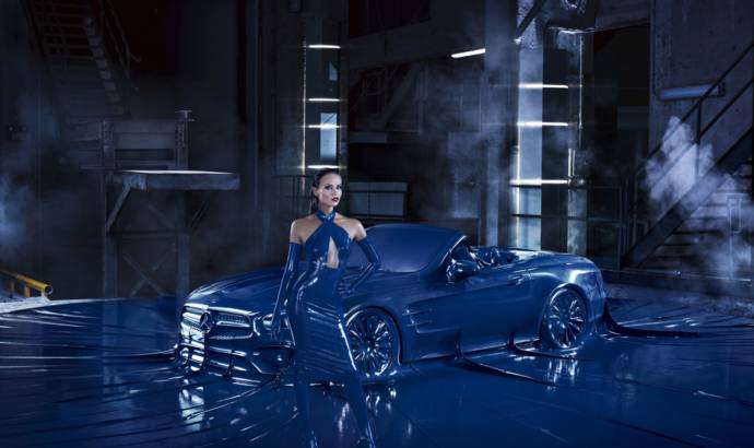 Mercedes-Benz SL covered in latex for fashion