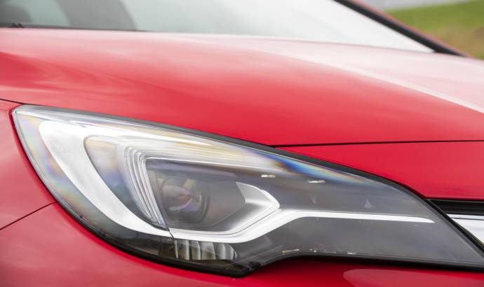 Opel Astra Adaptive LED Matrix detailed