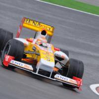 Renault returns to Formula 1 by acquiring Lotus F1 Team