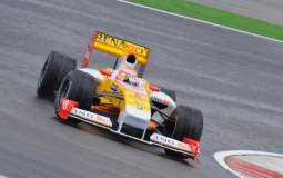 Renault returns to Formula 1 by acquiring Lotus F1 Team