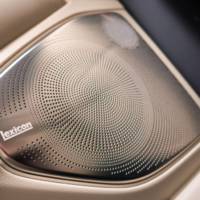 Genesis G90 luxury sedan details and photos