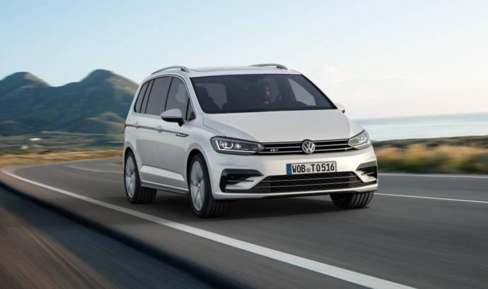 2016 Volkswagen Touran R-Line introduced