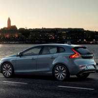 2016 Volvo V40 facelift - Official pictures and details