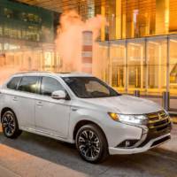 2017 Mitsubishi Outlander PHEV ready to tackle US market