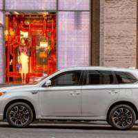 2017 Mitsubishi Outlander PHEV ready to tackle US market