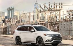 2017 Mitsubishi Outlander PHEV ready to tackle US market