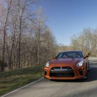 2017 Nissan GT-R facelift unveiled