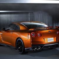 2017 Nissan GT-R facelift unveiled