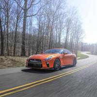 2017 Nissan GT-R facelift unveiled