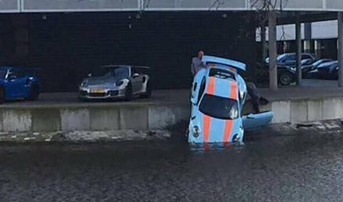 This Porsche 911 GT3 RS was dropped in water