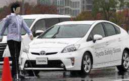 Toyota and Lexus to make automatic emergency braking standard by 2017