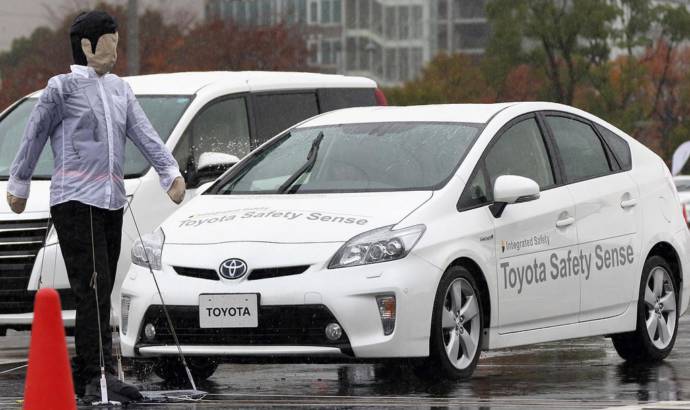 Toyota and Lexus to make automatic emergency braking standard by 2017