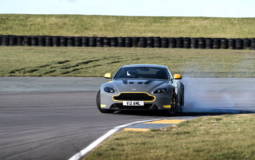 2017 Aston Martin V12 Vantage S will be offered with a manual gearbox
