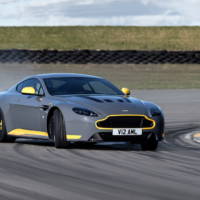2017 Aston Martin V12 Vantage S will be offered with a manual gearbox