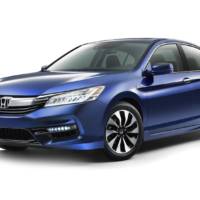 2017 Honda Accord Hybrid gets detailed