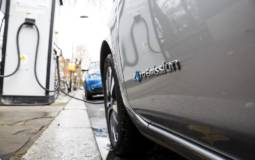 Electric and hybrid car sales ar booming in UK