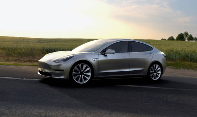 Tesla Model 3 - 325.000 pre-orders in one week