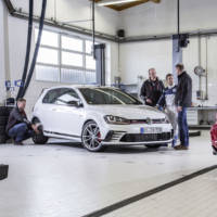 2016 Volkswagen Golf GTI Clubsport S is a Nurburgring record breaker