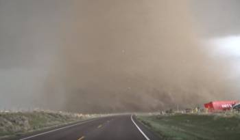 Extreme up-close video of a tornado (Video)