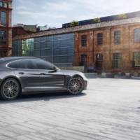 2017 Porsche Panamera officially unveiled